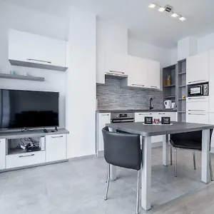  Apartman Bpr Chic White With Terrace & A/c & Garage